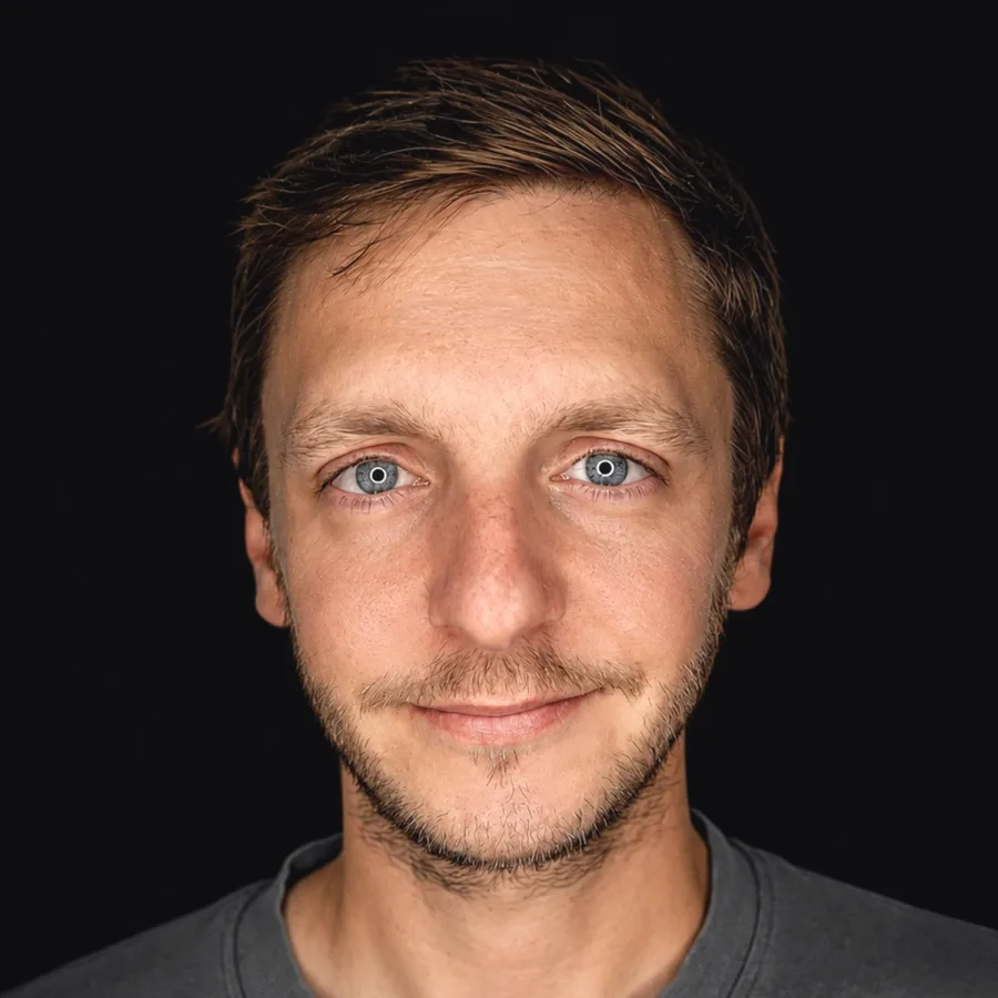Portrait of Mark Tomicki